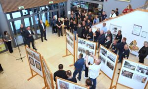 Izložba “Pakrac kroz ratni objektiv” svečano otvorena u Novom Marofu