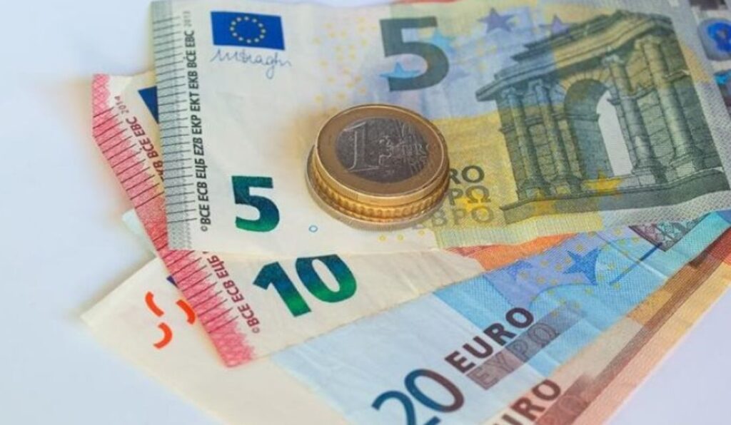 Prosječna mjesečna neto plaća za veljaču 1527 eura, najbolje plaće - u farmaciji