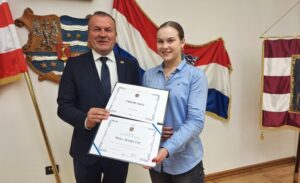 Župan Stričak nagradio Milu Maretić za zlato na matematičkoj olimpijadi