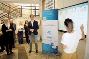 Dom zdravlja Varaždinske županije ima novi interaktivni panel, evo o čemu se radi
