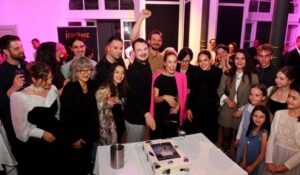 Na Velikoj sceni varaždinskog Hrvatskog narodnog kazališta sinoć premijerno izvedena predstava Kamen na cesti