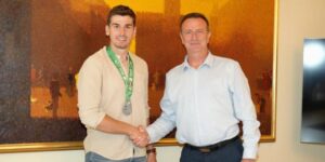 Neven Bosilj čestitao Enesu Gariboviću na osvojenoj srebrnoj medalji