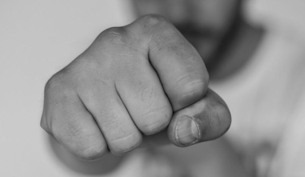 Tražio povrat duga pa fizički napao dužnika, dobio zabranu približavanja