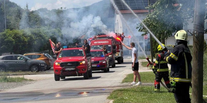 Novi Marof svečano dočekao mlade vatrogasce nakon velikog uspjeha na natjecanju u Češkoj
