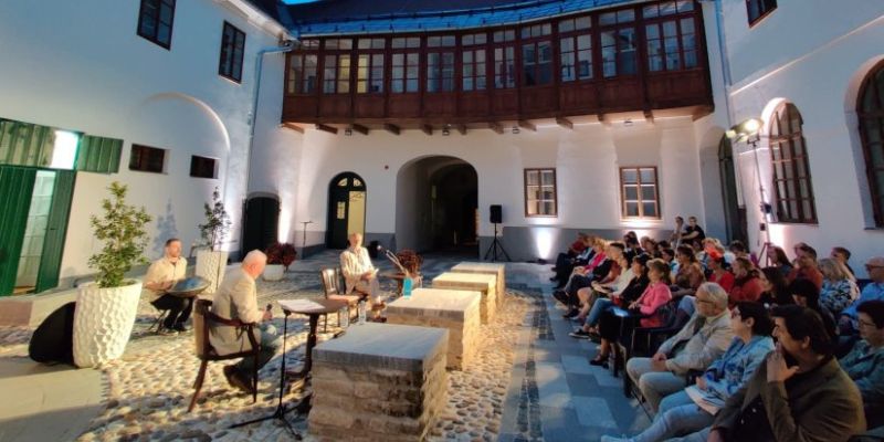 LJETO U VARAŽDINU Večer kratkih priča: Priče će čitati petero autora