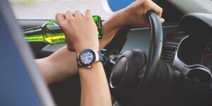 Vozio pijan s ukinutom vozačkom dozvolom, sud mu odredio zadržavanje