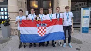Matej Križanić iz Prve gimnazije osvojio srebro na Srednjoeuropskoj matematičkoj olimpijadi