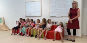 Mali talenti iz vrtića u Petrijancu zablistali na završnoj priredbi iz engleskog jezika