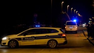 Pijani vozač bježao pred policijom, u Trnovcu završio u ogradi
